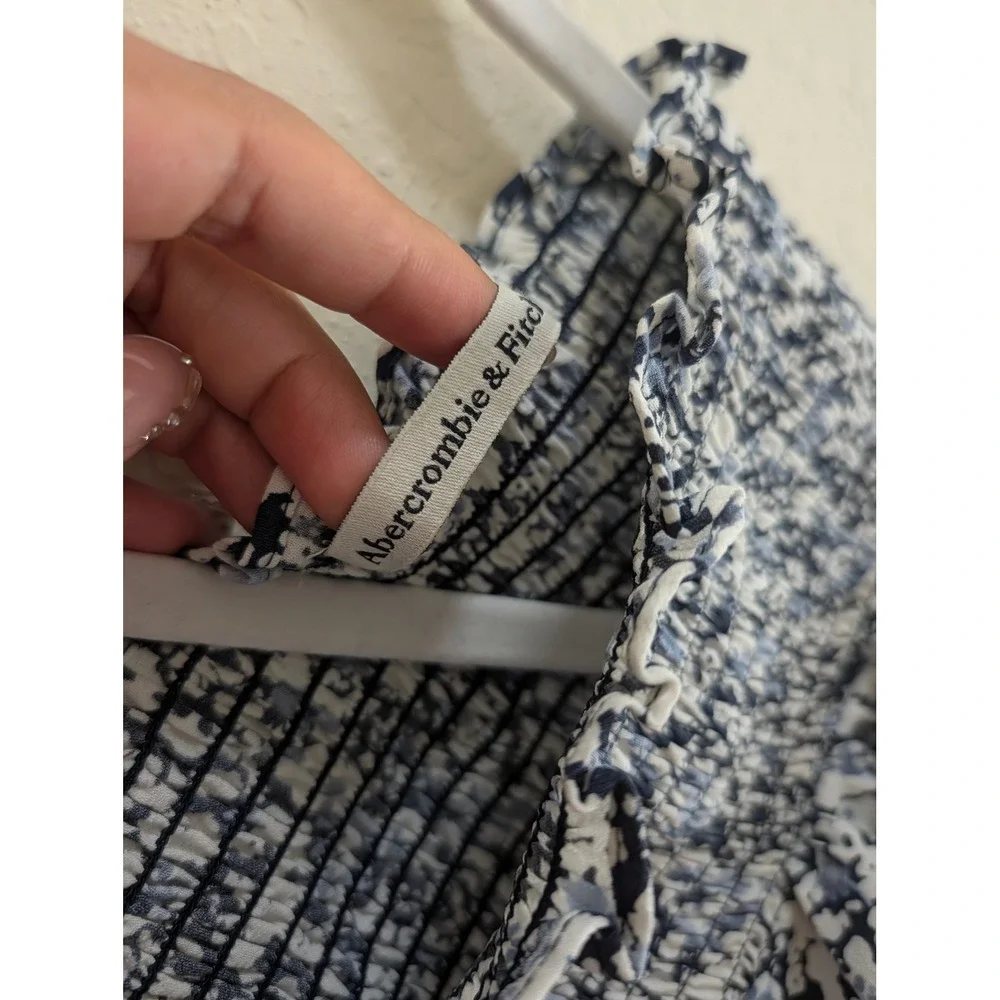 Abercrombie & Fitch Blue Floral Smocked V-Neck Puff Sleeve Crop Top Blouse